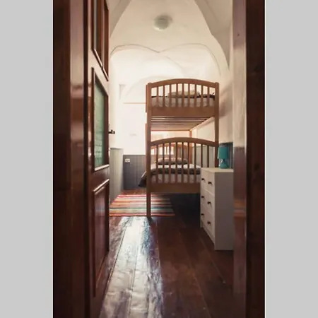 Lamp Street Apartment *
