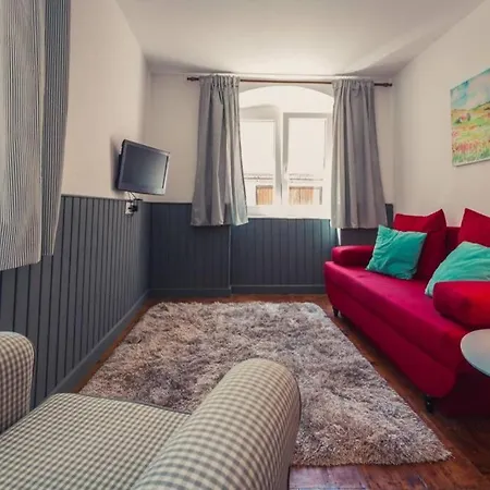 Lamp Street Apartment *